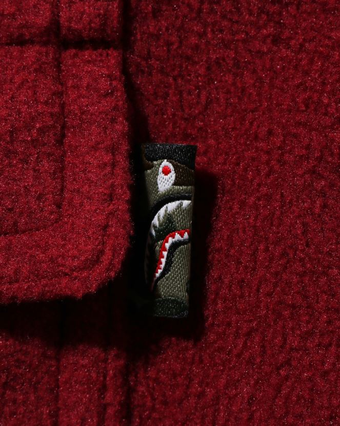 veste à patch requin A Bathing Ape enfants ZHX6N41641 rouge vif